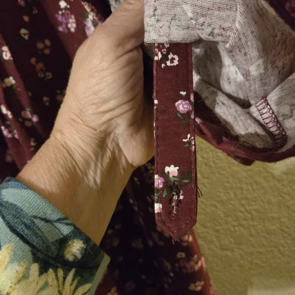 Woman Within Wine Ditsy Floral 3/4 Sleeve Roll Tab Top Pin Tuck Detail 1X 22/24 - Picture 8 of 8